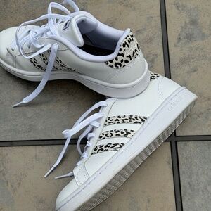 Adidas Women's size 7.5 Leather Sneakers with Leopard 3 stripes Cloudfoam